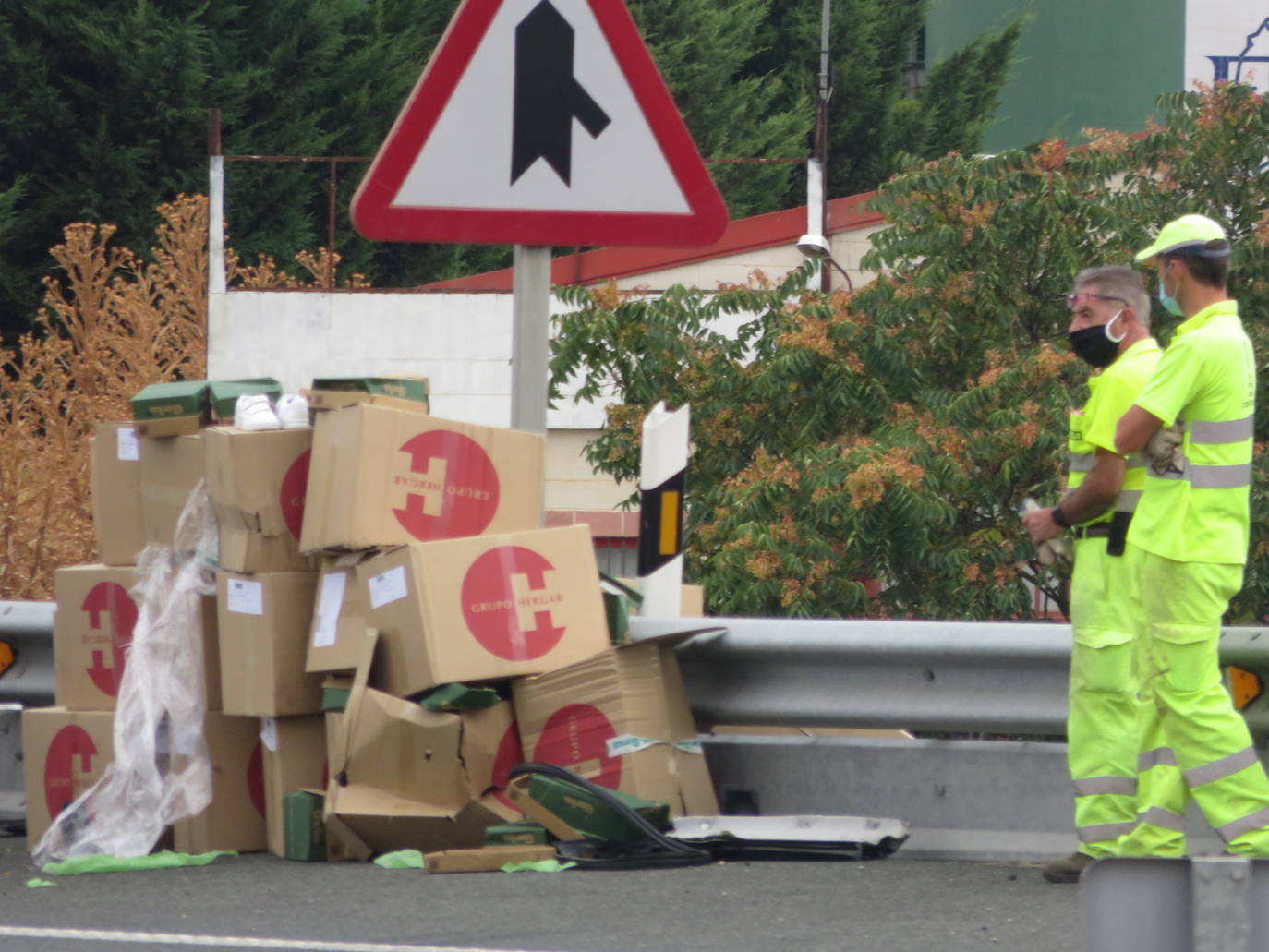 Fotos: Dos fallecidos en un accidente de tráfico en la N-232 en Alfaro