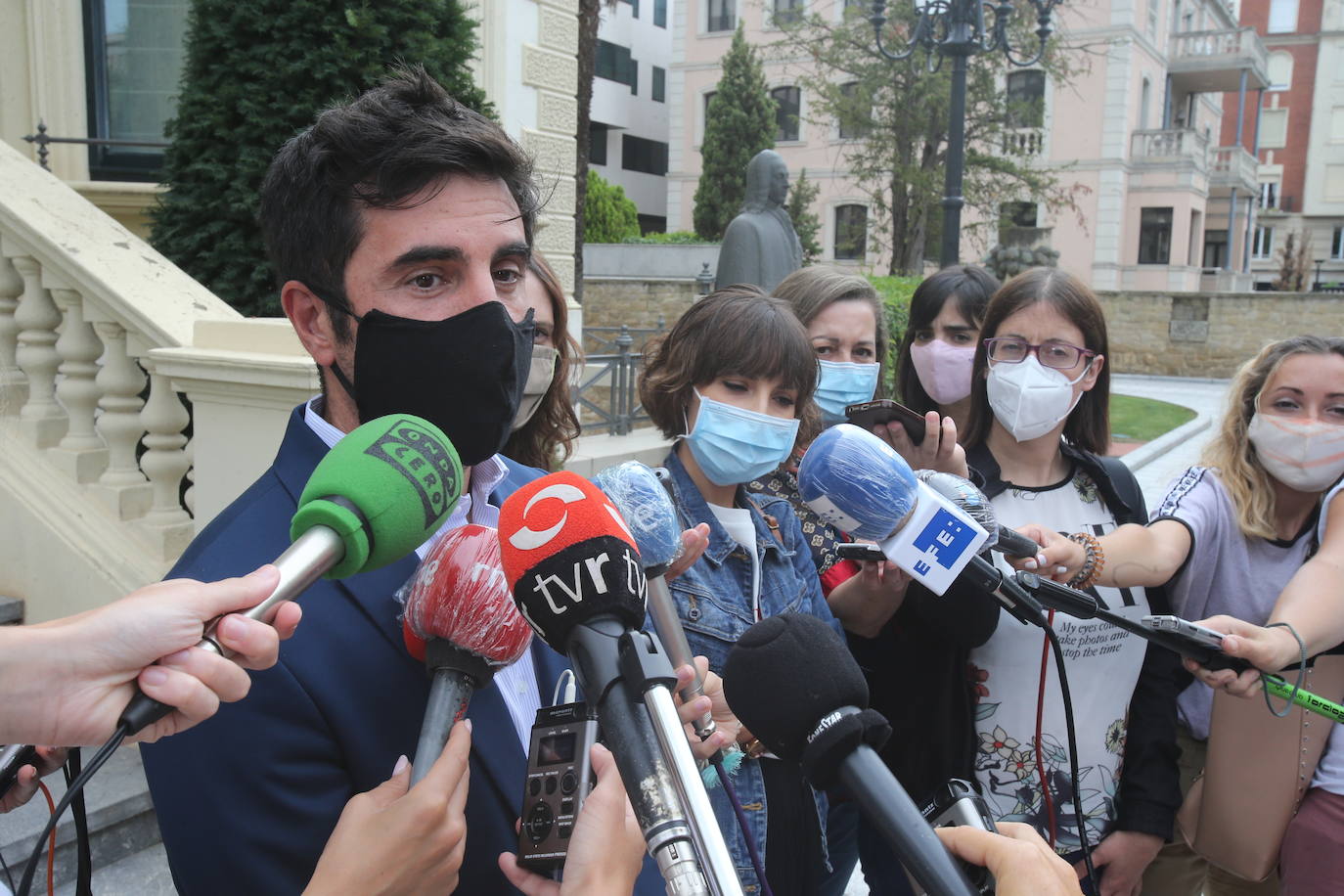 El nuevo consejero de Transición Ecológica y Sostenibilidad del Gobierno de La Rioja, Alex Dorado, ha apostado este martes por aprovechar la oportunidad que brindan los fondos europeos vinculados al Pacto Verde «para transformar la economía y hacer crecer» a la comunidad riojana. 