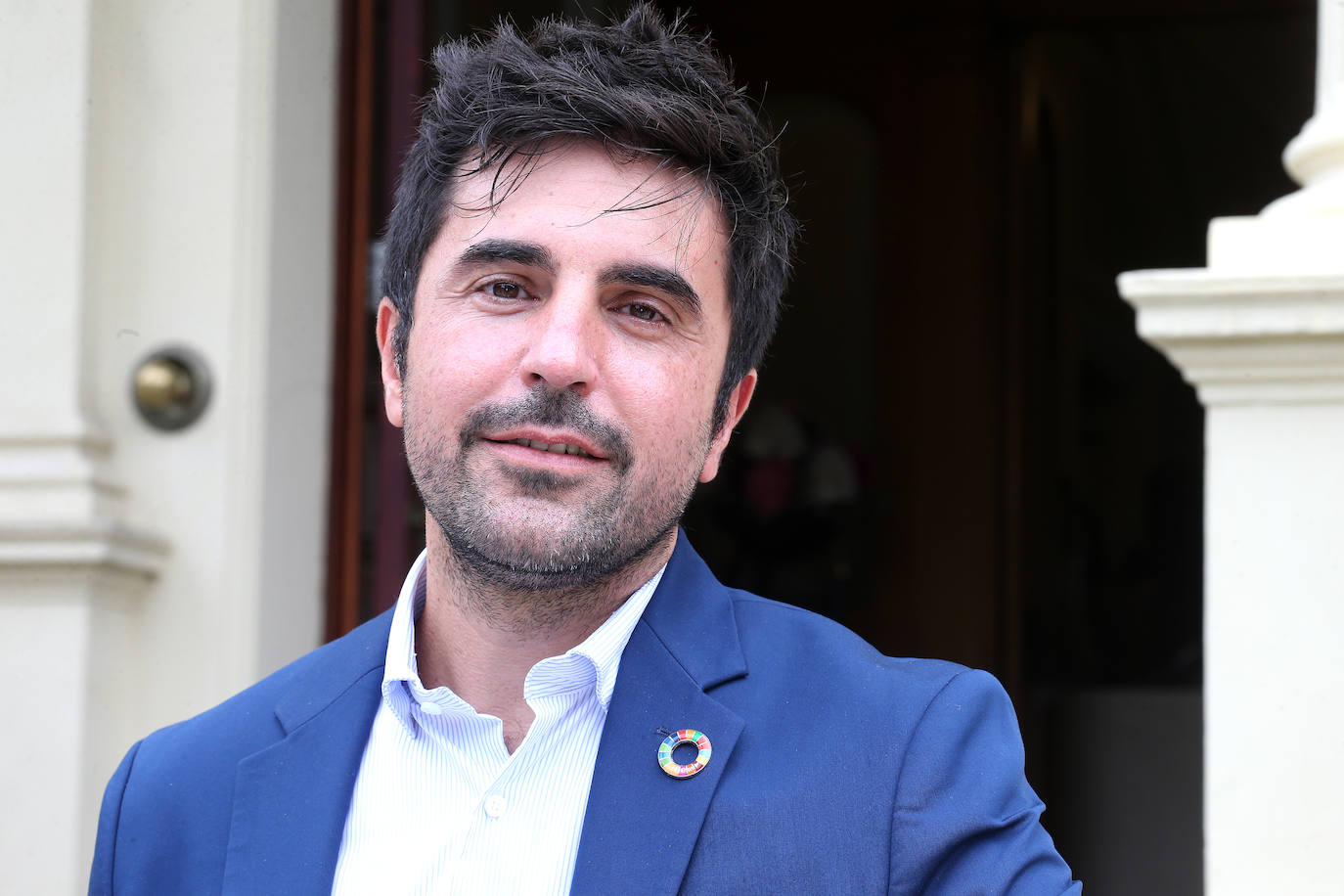 El nuevo consejero de Transición Ecológica y Sostenibilidad del Gobierno de La Rioja, Alex Dorado, ha apostado este martes por aprovechar la oportunidad que brindan los fondos europeos vinculados al Pacto Verde «para transformar la economía y hacer crecer» a la comunidad riojana. 