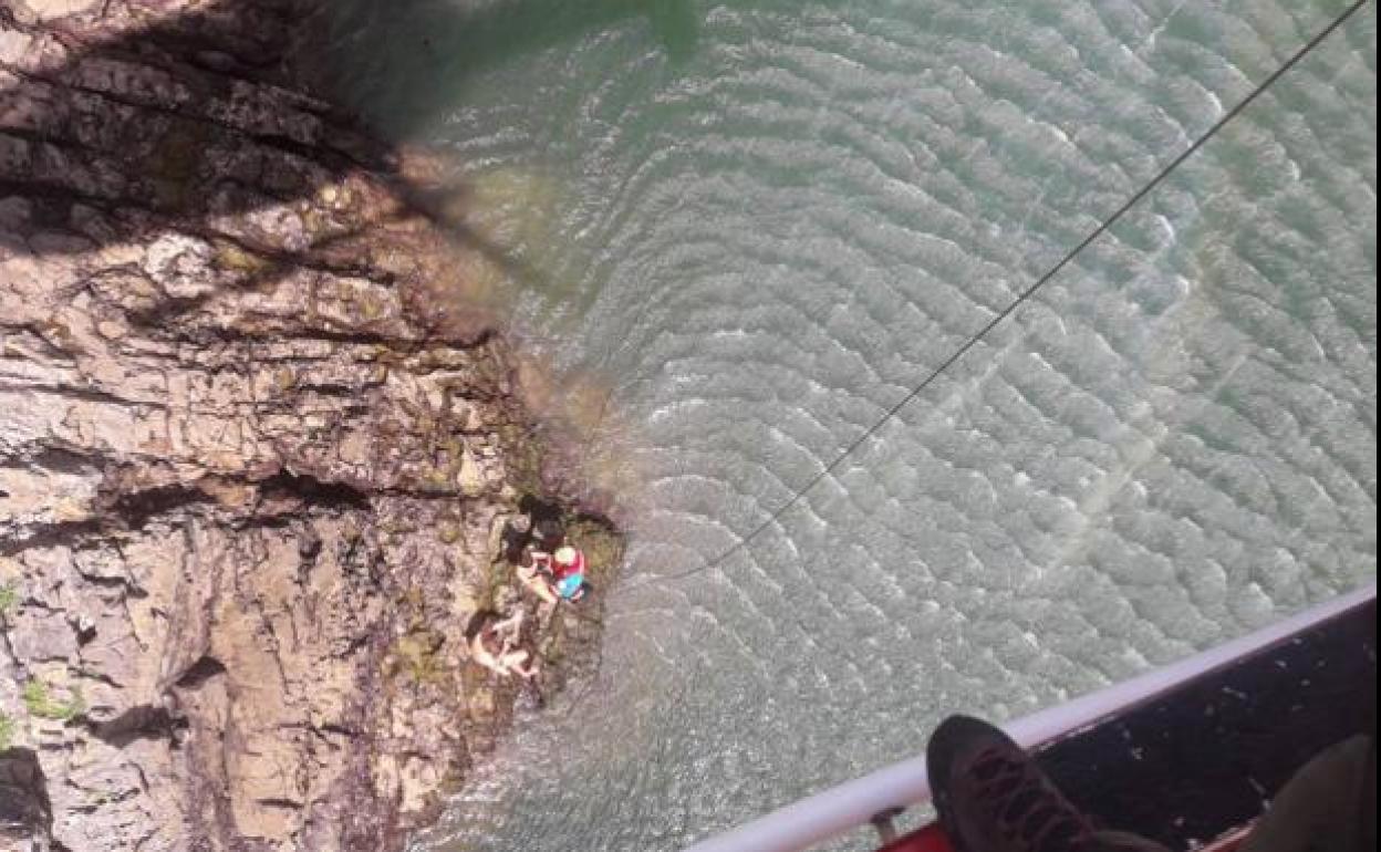 Rescatado un joven logroñés al que había arrastrado la corriente en una ría de Cantabria