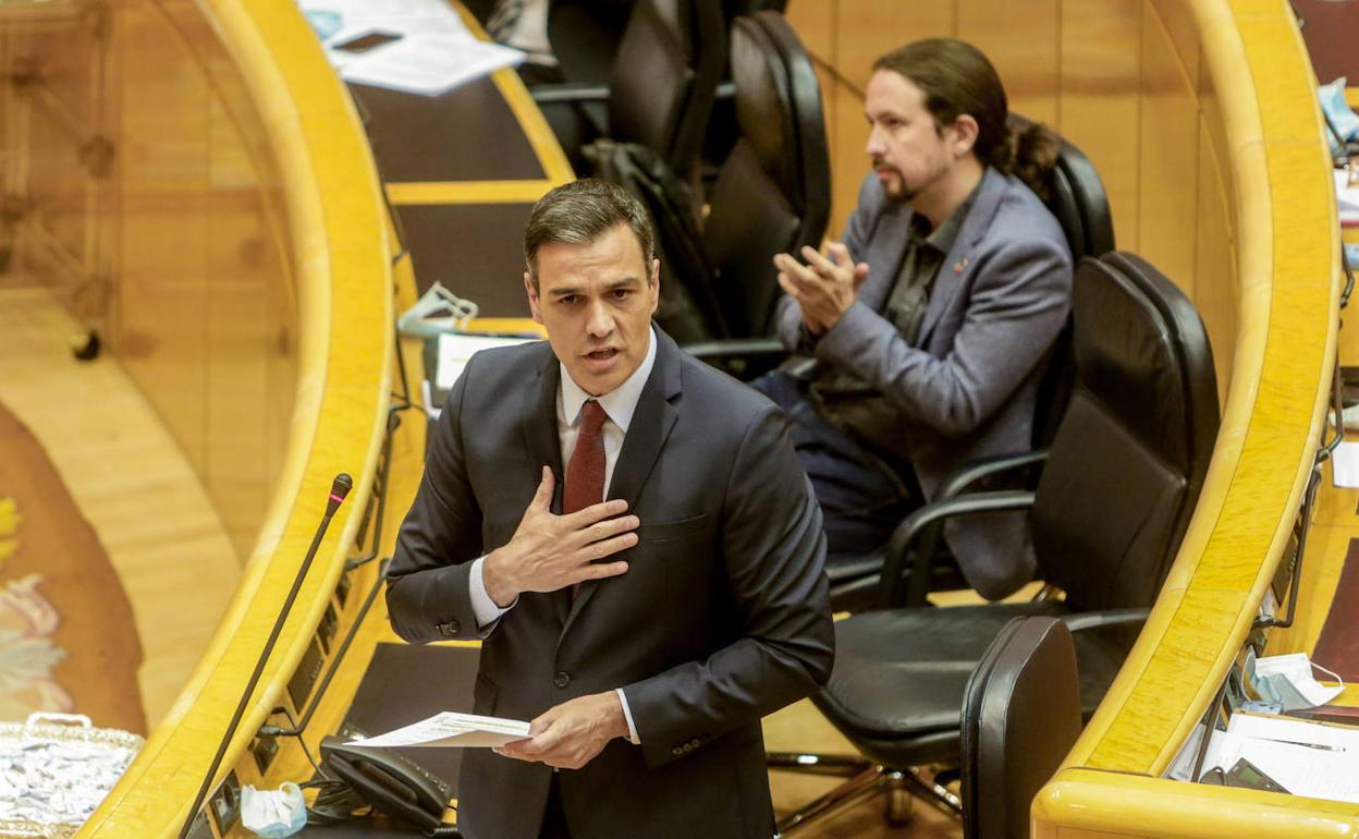 Pedro Sánchez y Pablo Iglesias durante la sesión de Control al Gobierno en el Senado celebrada el pasado 16 de junio.