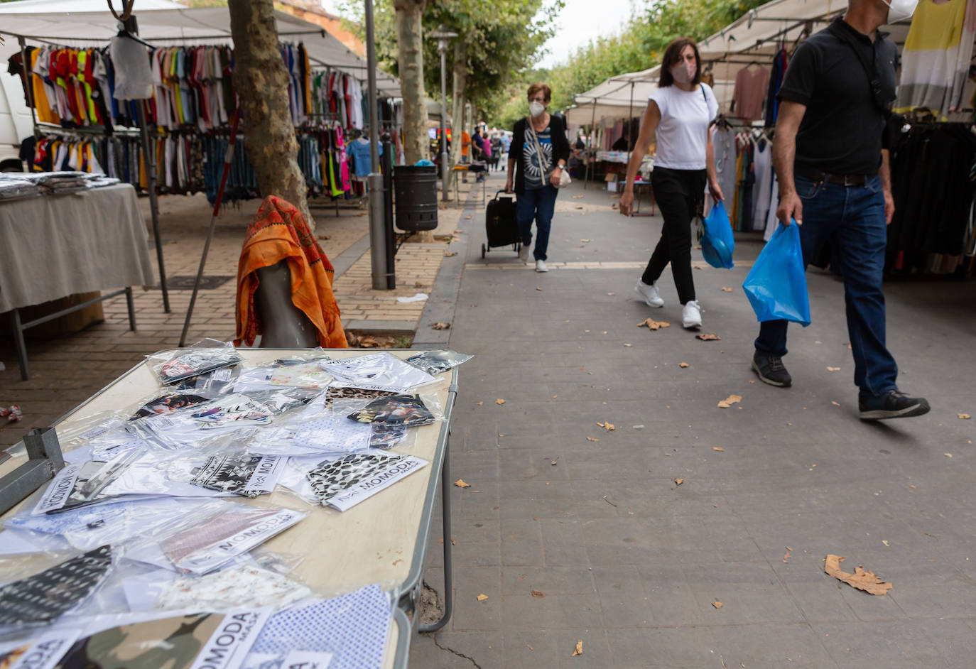 La localidad cierra instalaciones municipales tras varios positivos entre jóvenes