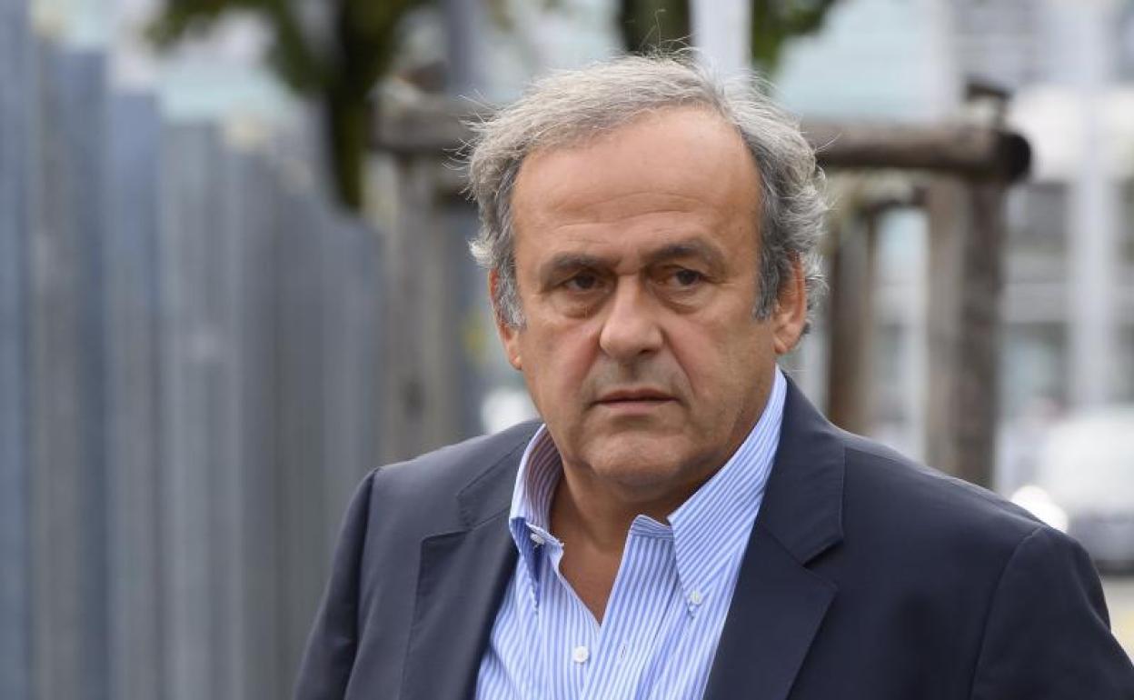 Michel Platini antes de comparecer ante los jueces suizos. 