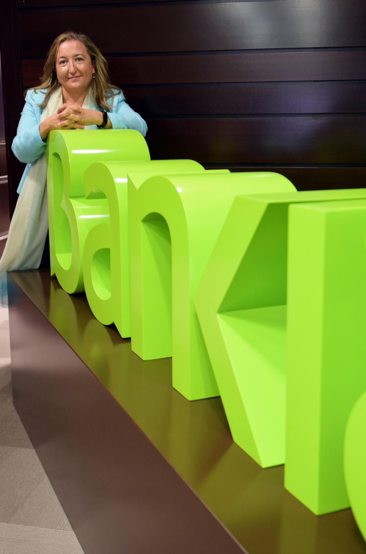 Maite de Pablo, en la sede de Bankia en Logroño. 