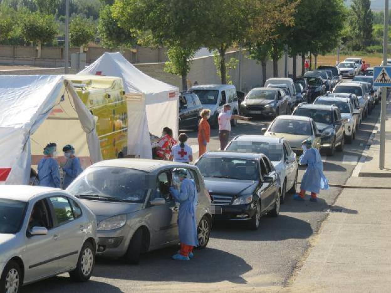 Por tercer día consecutivo, los alfareños acudieron en masa durante toda la jornada de ayer a las pruebas PCR dispuestas por Salud. 
