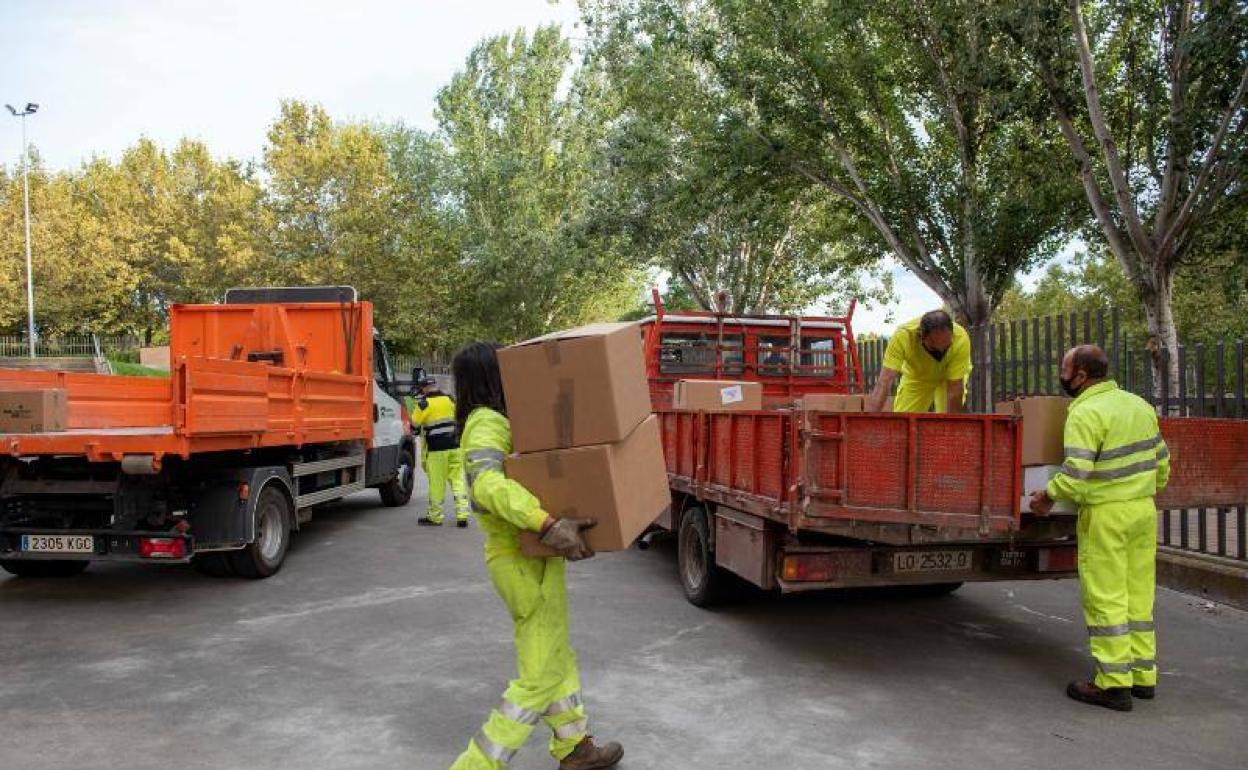 Comienza el reparto en los centros escolares de 300.000 unidades de material de prevención y 10.000 litros de hidrogel