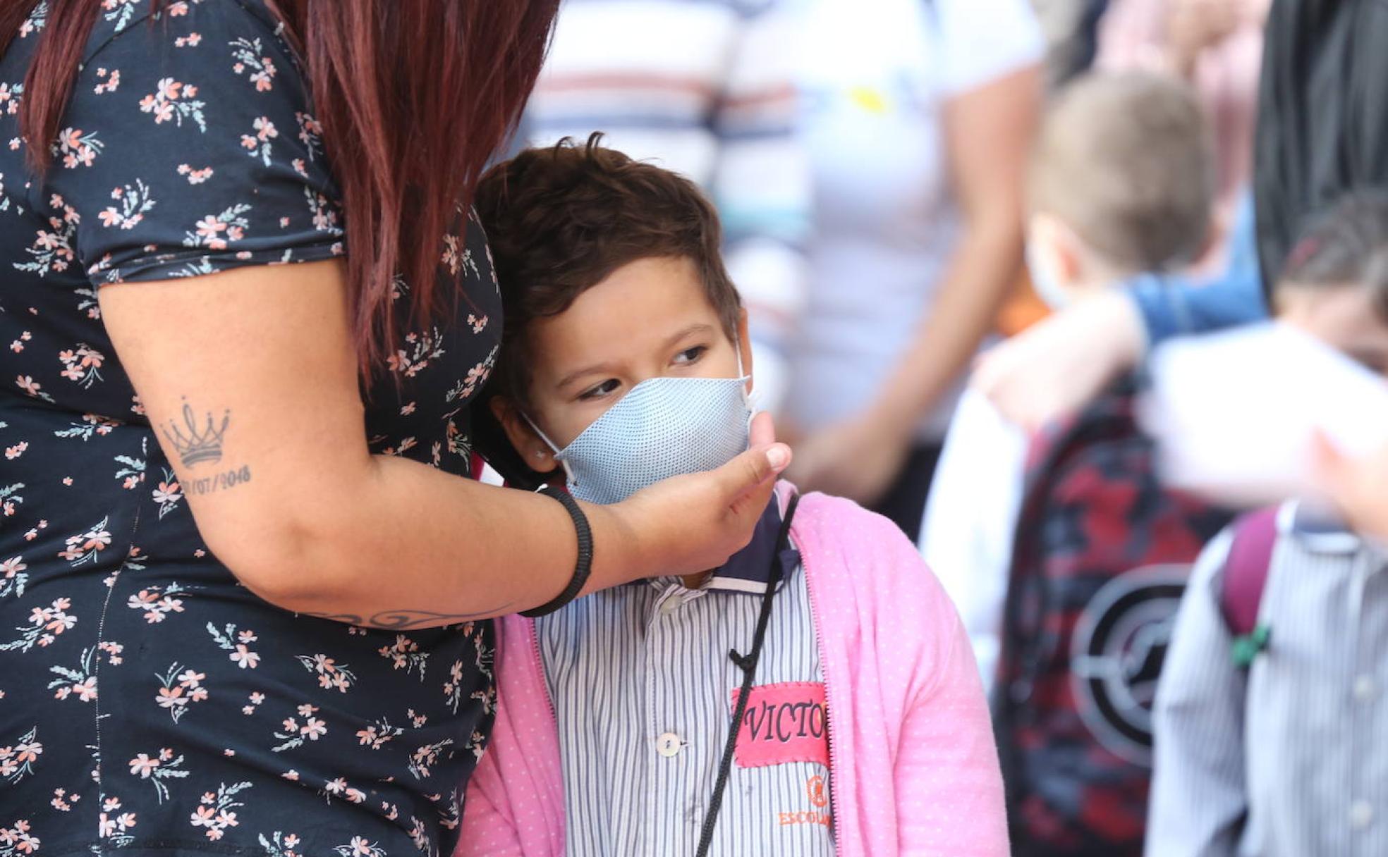 Normalidad, pocas ausencias... y mascarillas