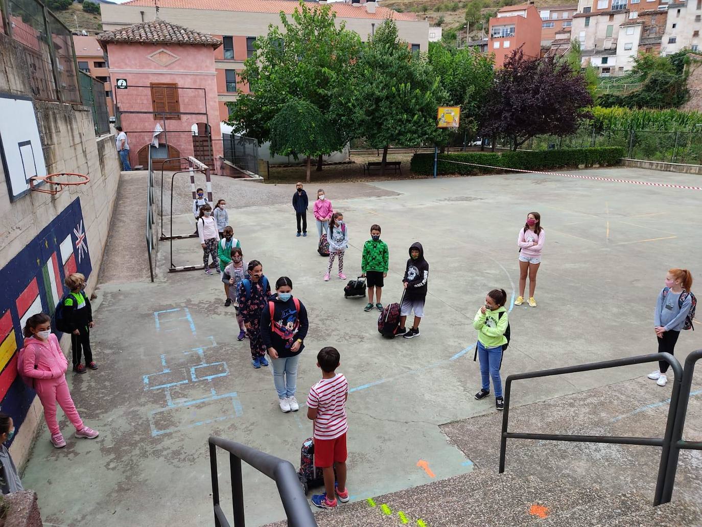 Fotos: Normalidad en la vuelta al cole del CRA Moncalvillo