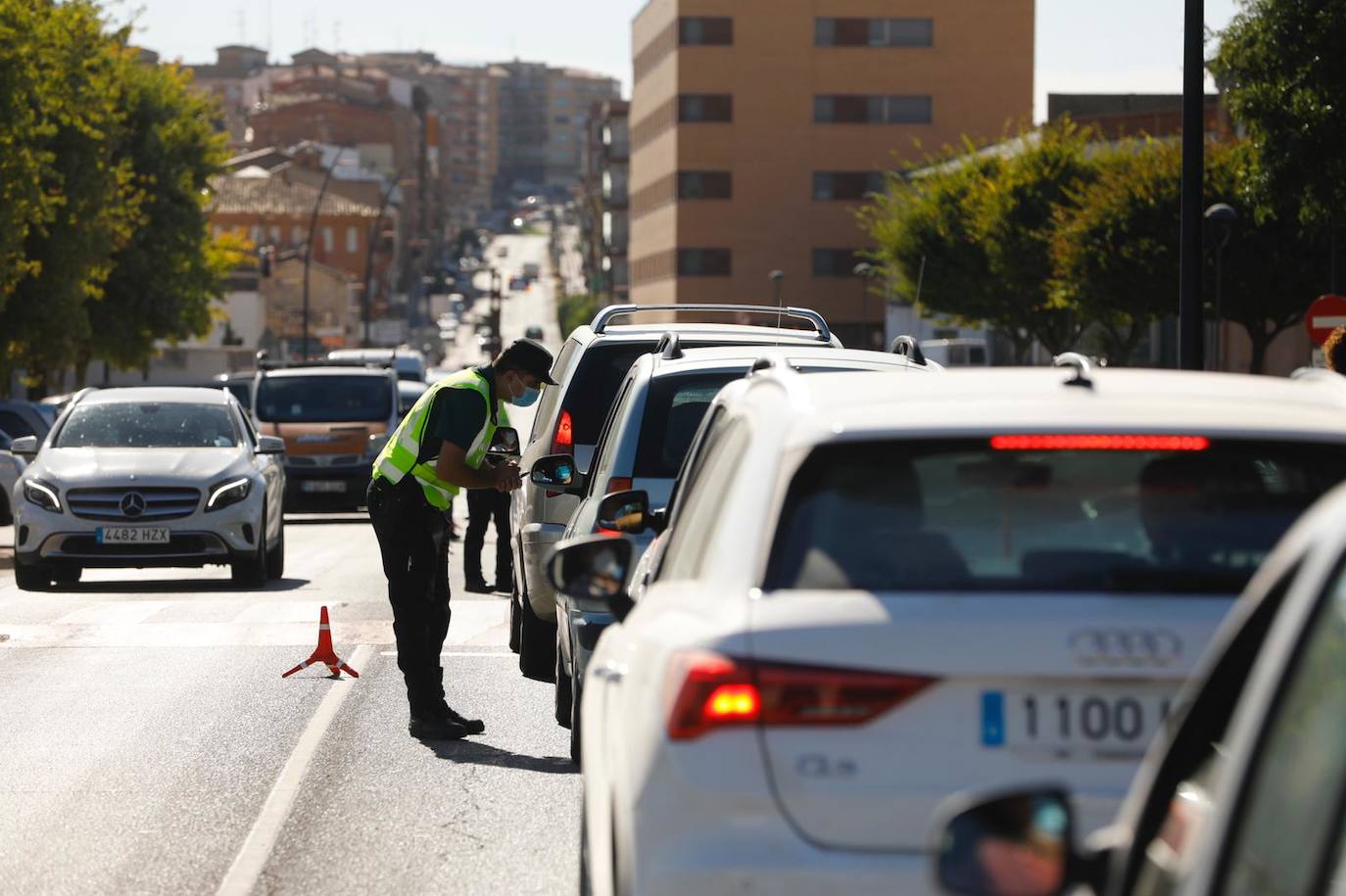 Controles a la entrada y salida de la ciudad riojabajeña, que ha vuelto a un punto entre la fase 1 y 2 para intentarcontener la epidemia