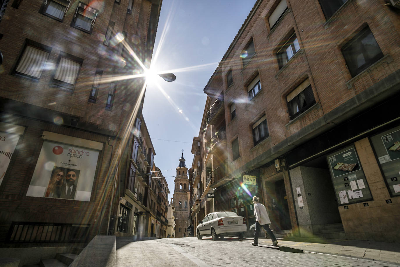 Controles a la entrada y salida de la ciudad riojabajeña, que ha vuelto a un punto entre la fase 1 y 2 para intentarcontener la epidemia