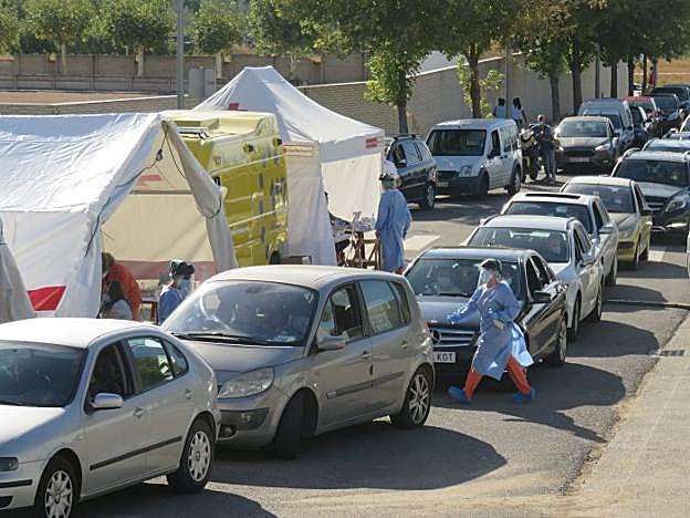 Las pruebas PCR masivas detectaron 233 nuevos casos positivos. 