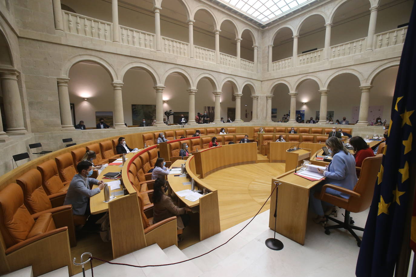 El COVID-19 ha sido el tema principal del Pleno del Parlamento del viernes. 