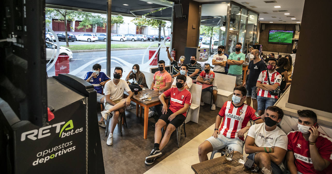 Fotos: La Rioja anima a la UDL en su debut liguero