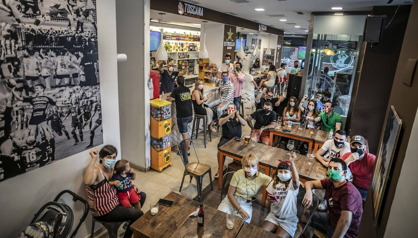 Fotos: La Rioja anima a la UDL en su debut liguero