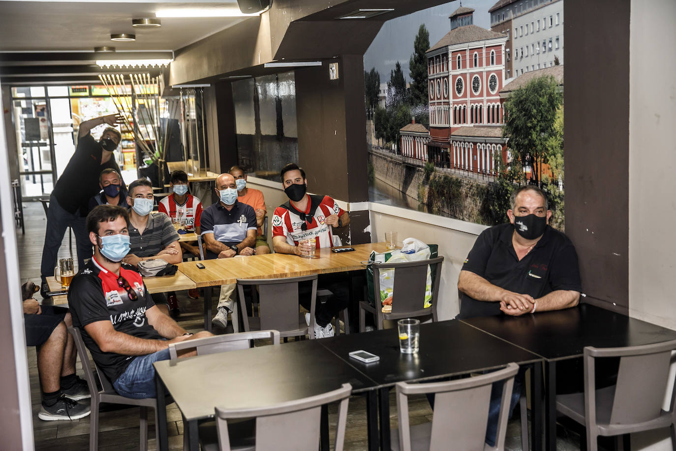 Fotos: La Rioja anima a la UDL en su debut liguero