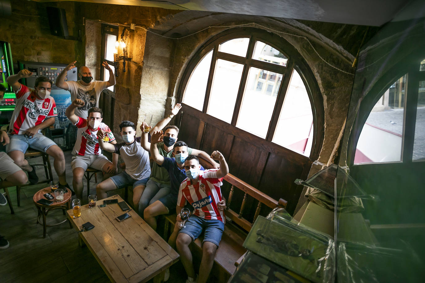 Fotos: La Rioja anima a la UDL en su debut liguero