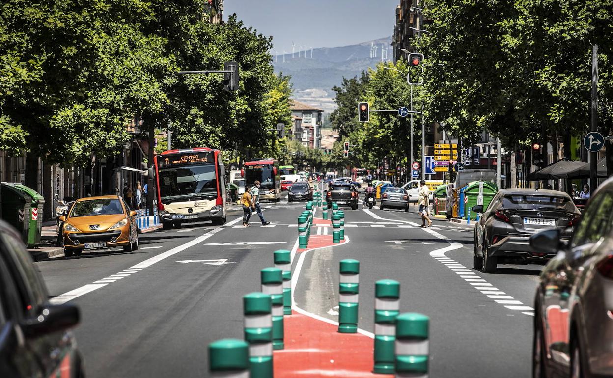 El PP pide frenar el «desmán» que supone el carril bus en Vara de Rey