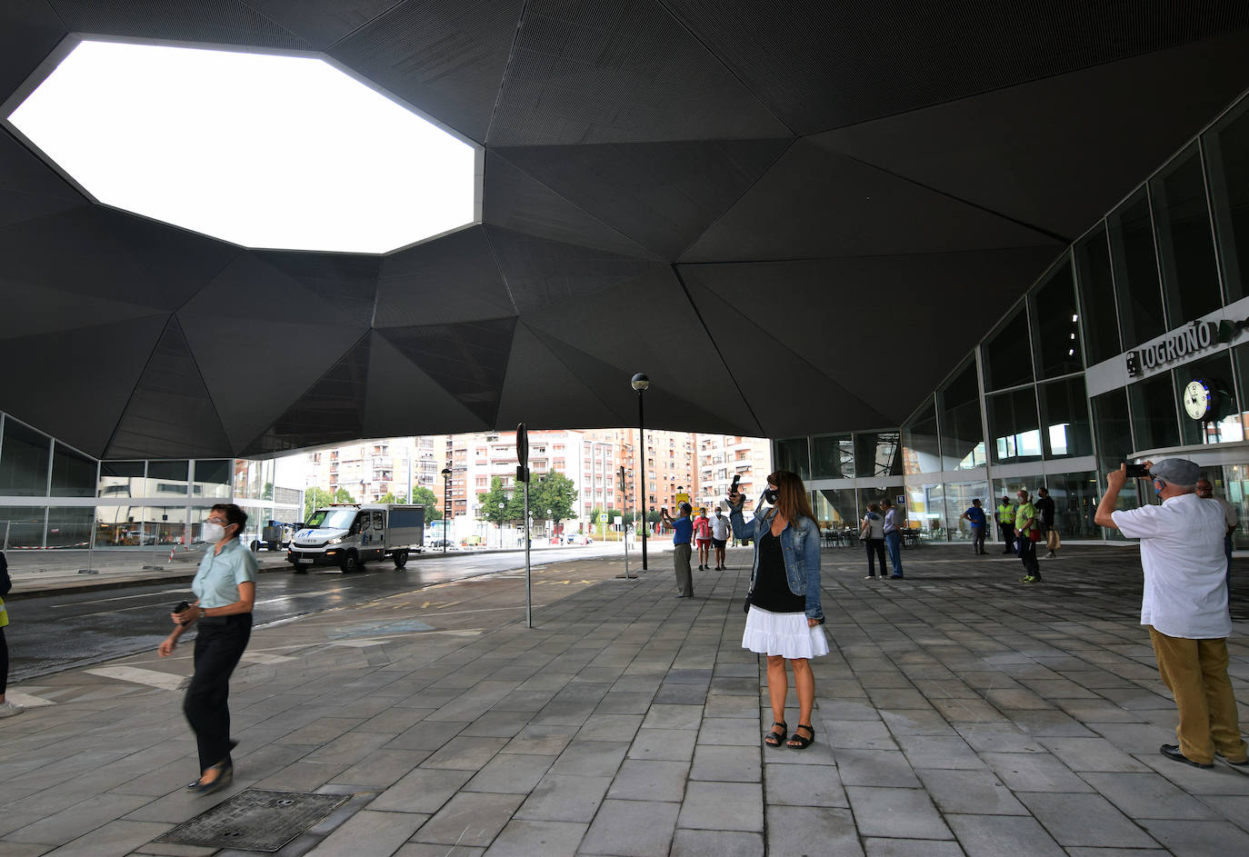 Fotos: Abierto el paso bajo la cúpula de la estación de Logroño