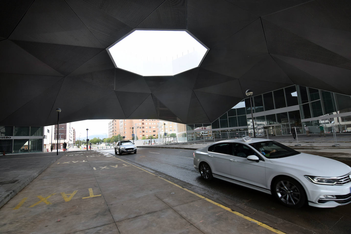 Fotos: Abierto el paso bajo la cúpula de la estación de Logroño