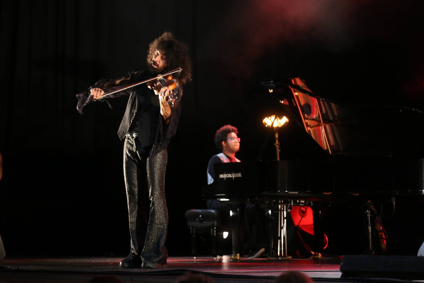 El violinista de origen libanés Ara Malikian cerró anoche en Riojafórum el minifestival 'Rioja en Vivo'.