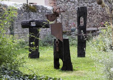 Imagen secundaria 1 - Roberto Pajares &#039;El Pájaro&#039; expone su arte multidisciplinar en Viniegra de Abajo