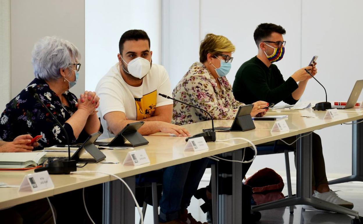Concejales del PSOE, momentos antes de empezar un pleno. 