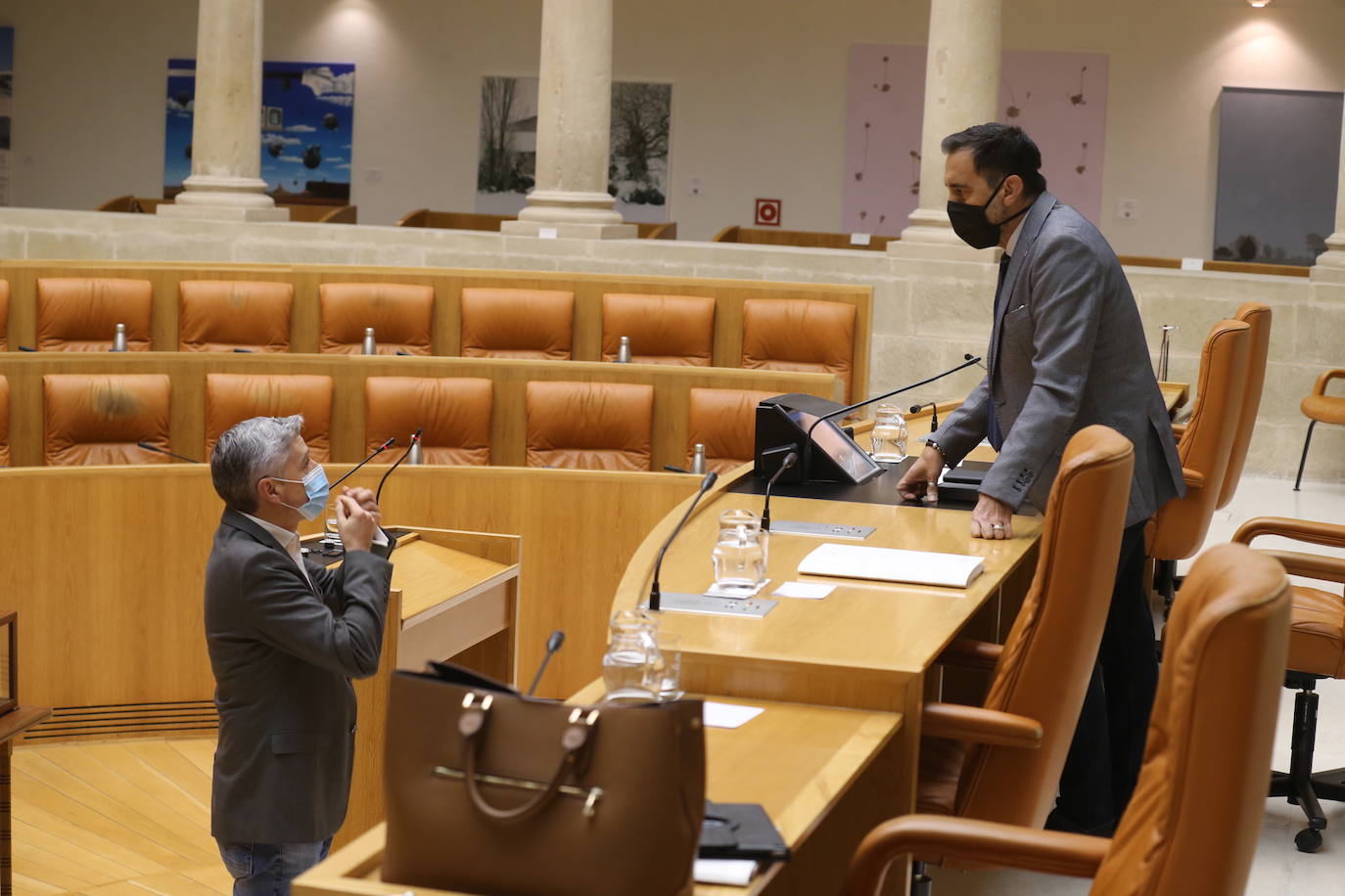 Celebración del pleno de septiembre en el Parlamento riojano.
