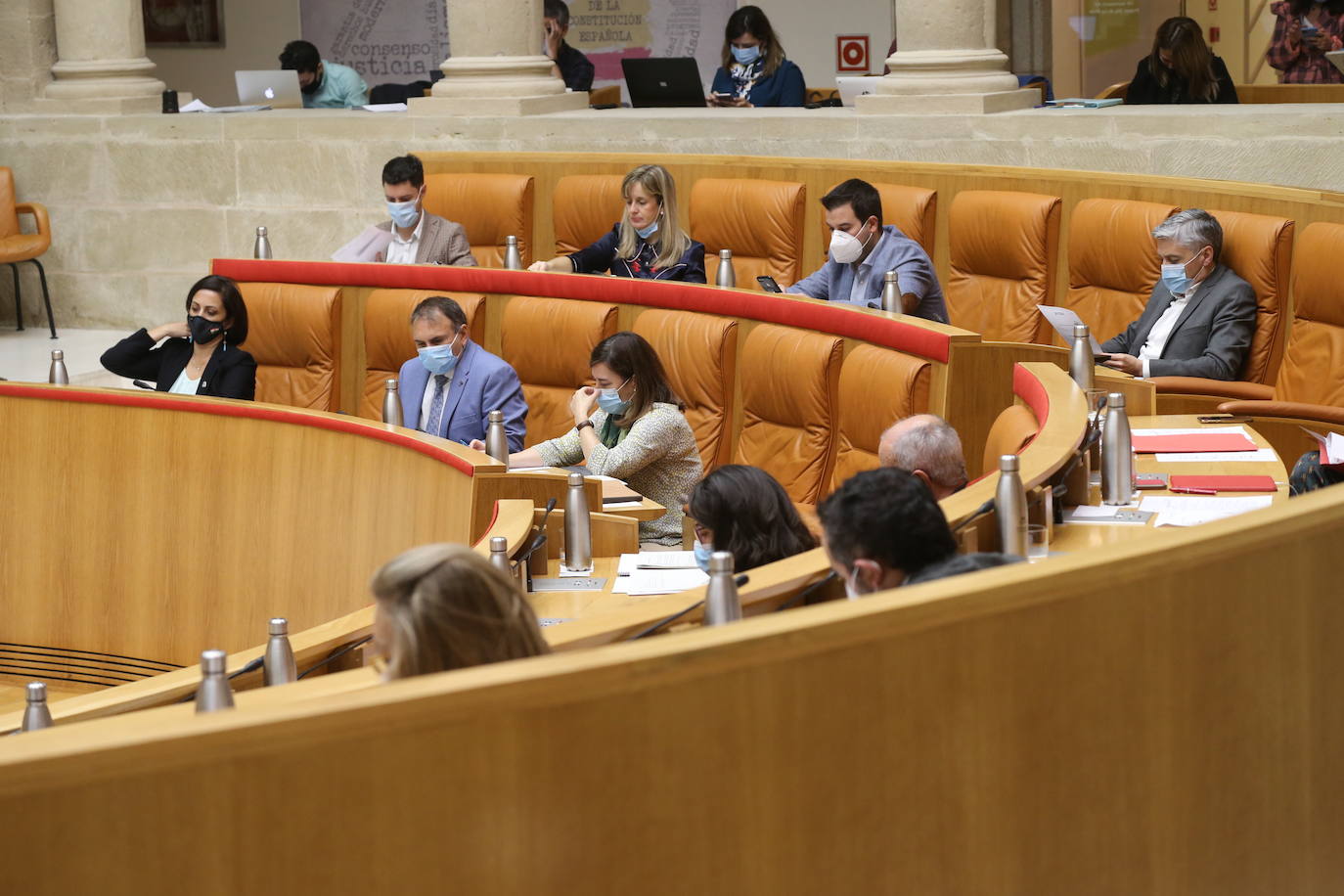 Celebración del pleno de septiembre en el Parlamento riojano.