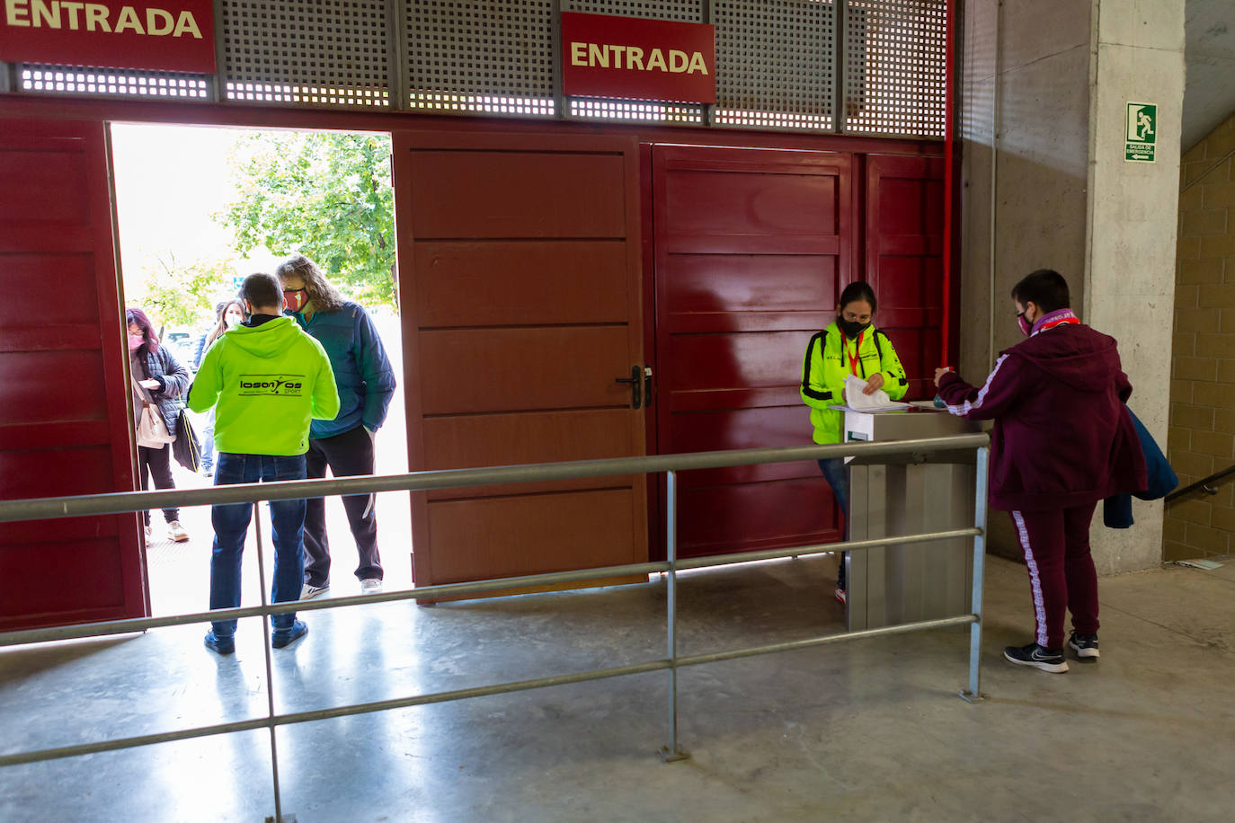 Las riojanas abrieron la Primera Iberdrola en Las Gaunas perdiendo ante el Levante