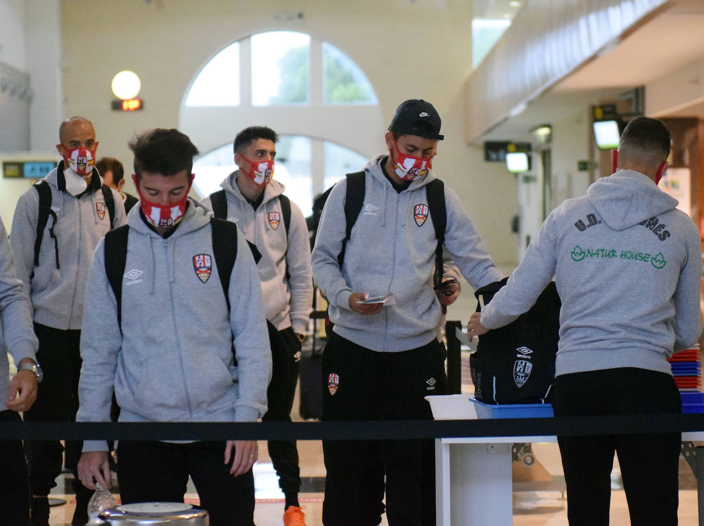 La expedición blanquirroja ha partido esta mañana desde el aeropuerto riojano rumbo a Gran Canaria