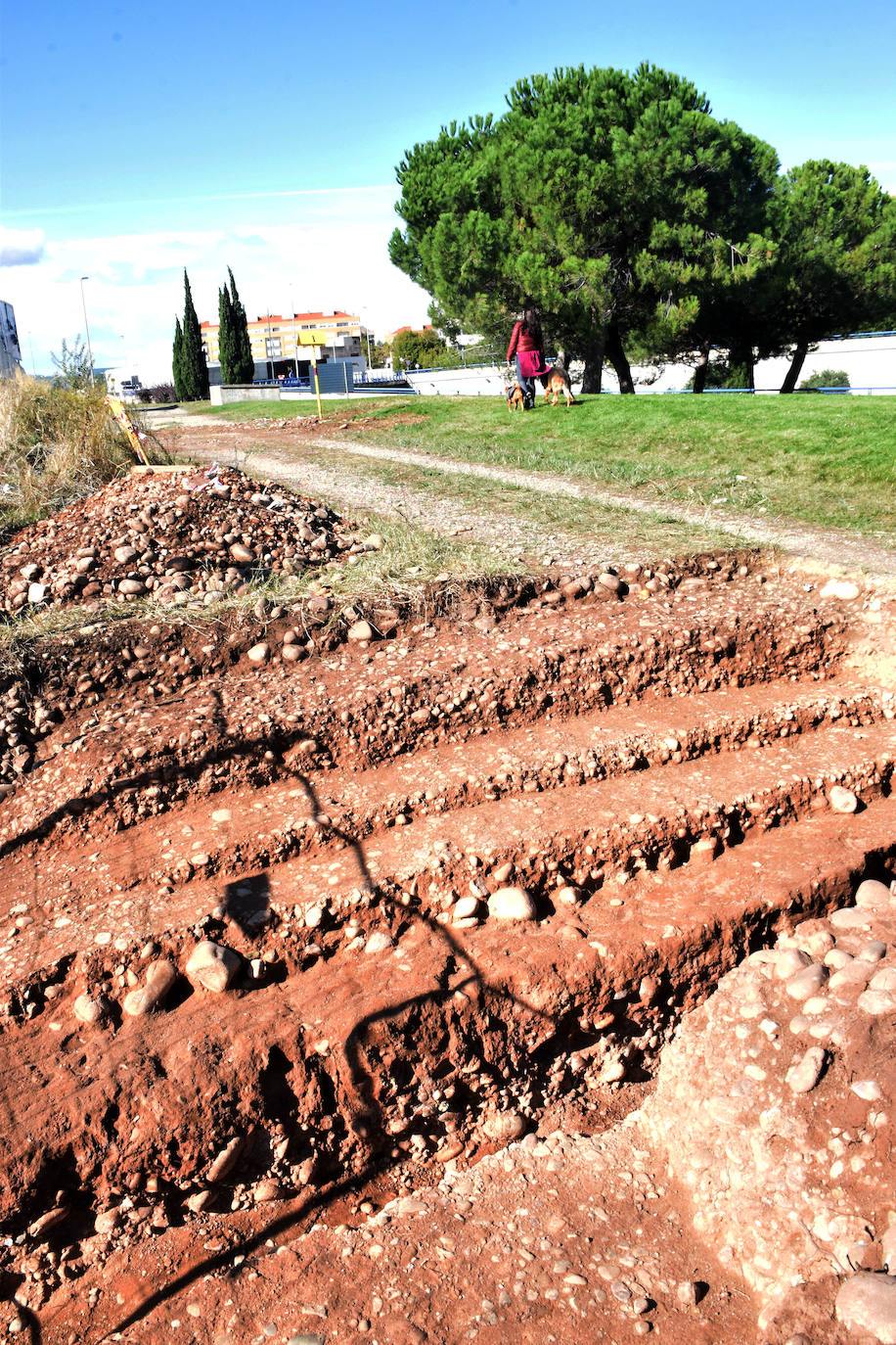 Hallado un tramo de la calzada romana del Ebro entre Varea y Tricio, concretamente de la recta hasta el monte de La Pila, en perfecto estado de conservación