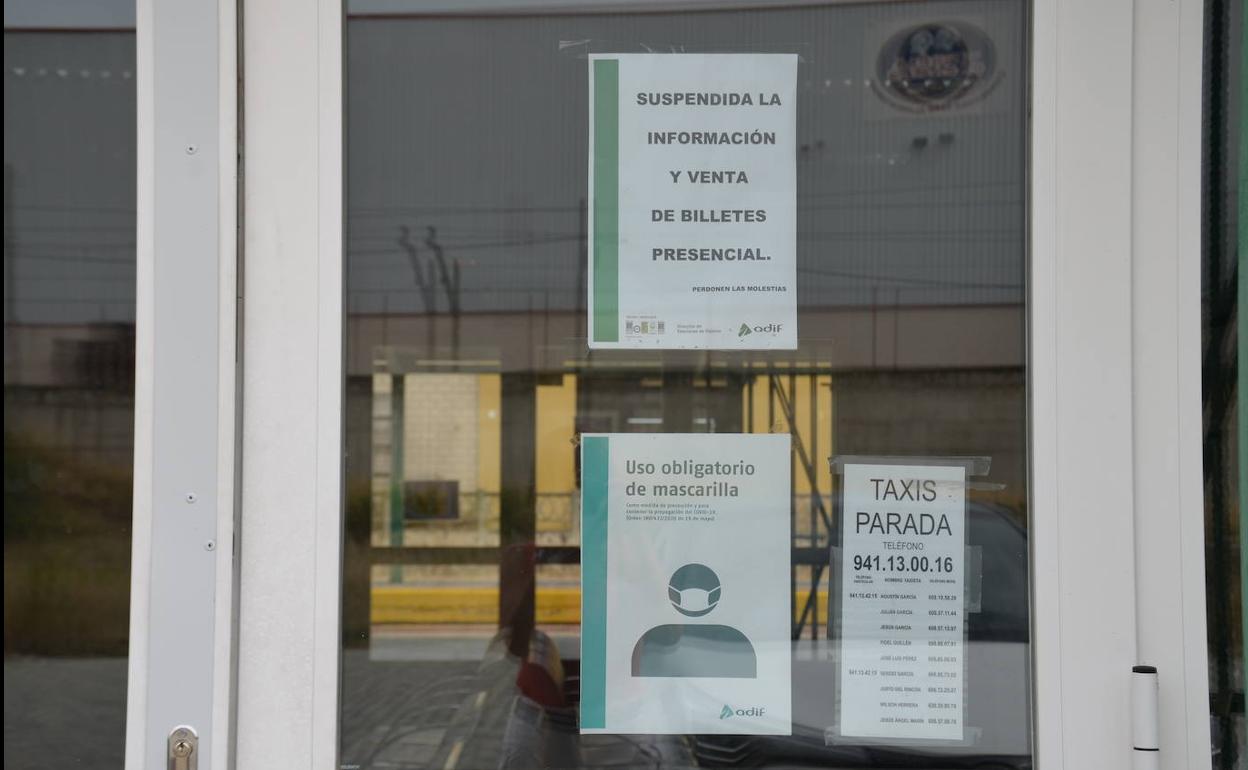 Puerta de la estación de tren de Calahorra
