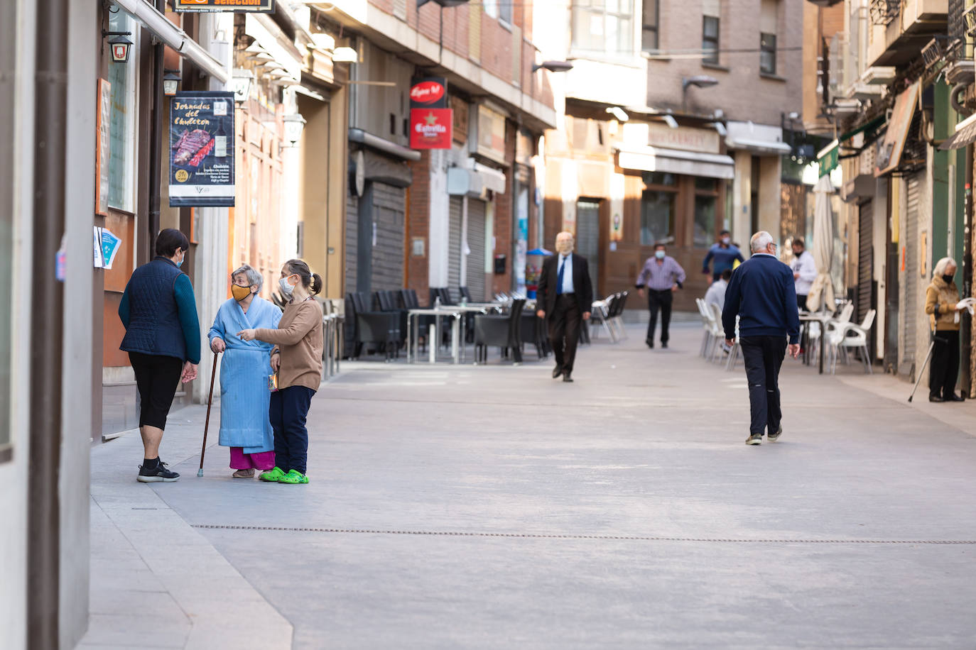 Aunque con cuidado, los ciudadanos vuelven a la normalidad