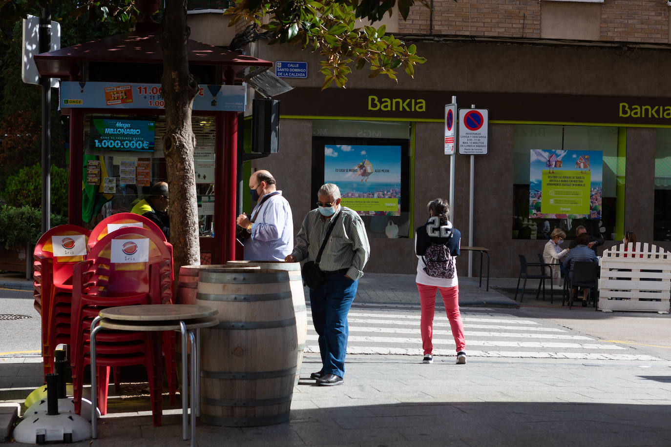 Aunque con cuidado, los ciudadanos vuelven a la normalidad