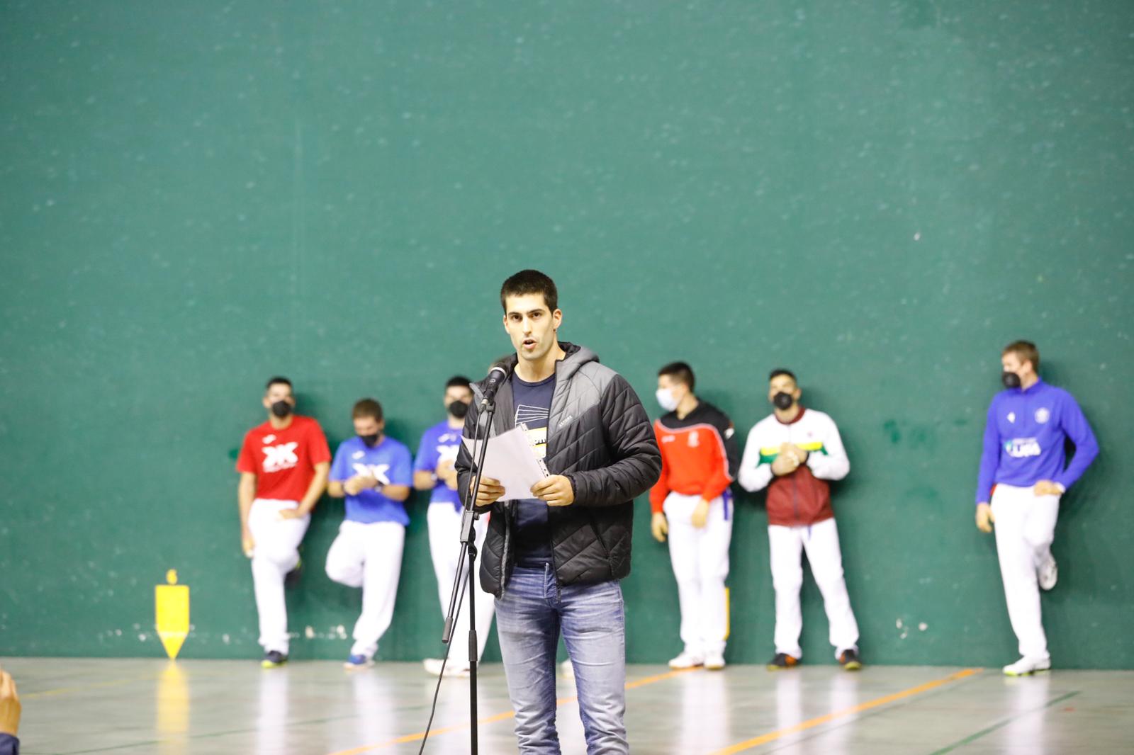 En la localidad riojalteña se ha leído un comunicado a favor del riojano y a sus compañeros despedidos de Baiko