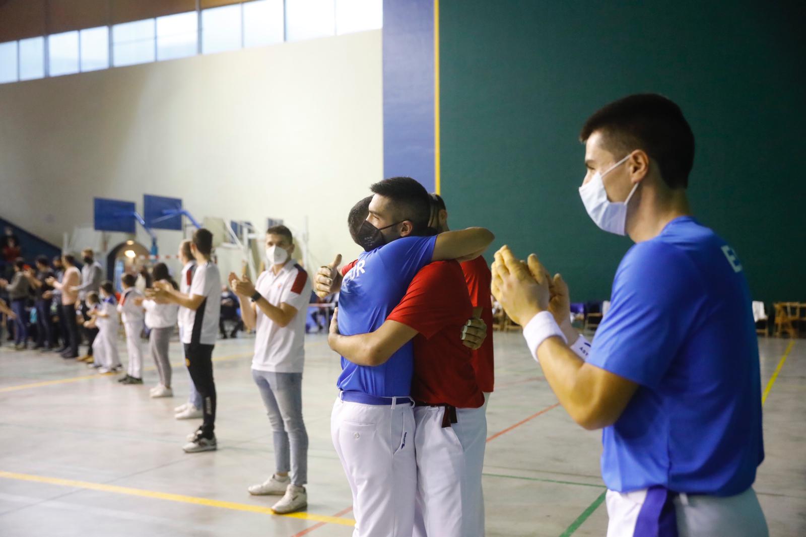 En la localidad riojalteña se ha leído un comunicado a favor del riojano y a sus compañeros despedidos de Baiko