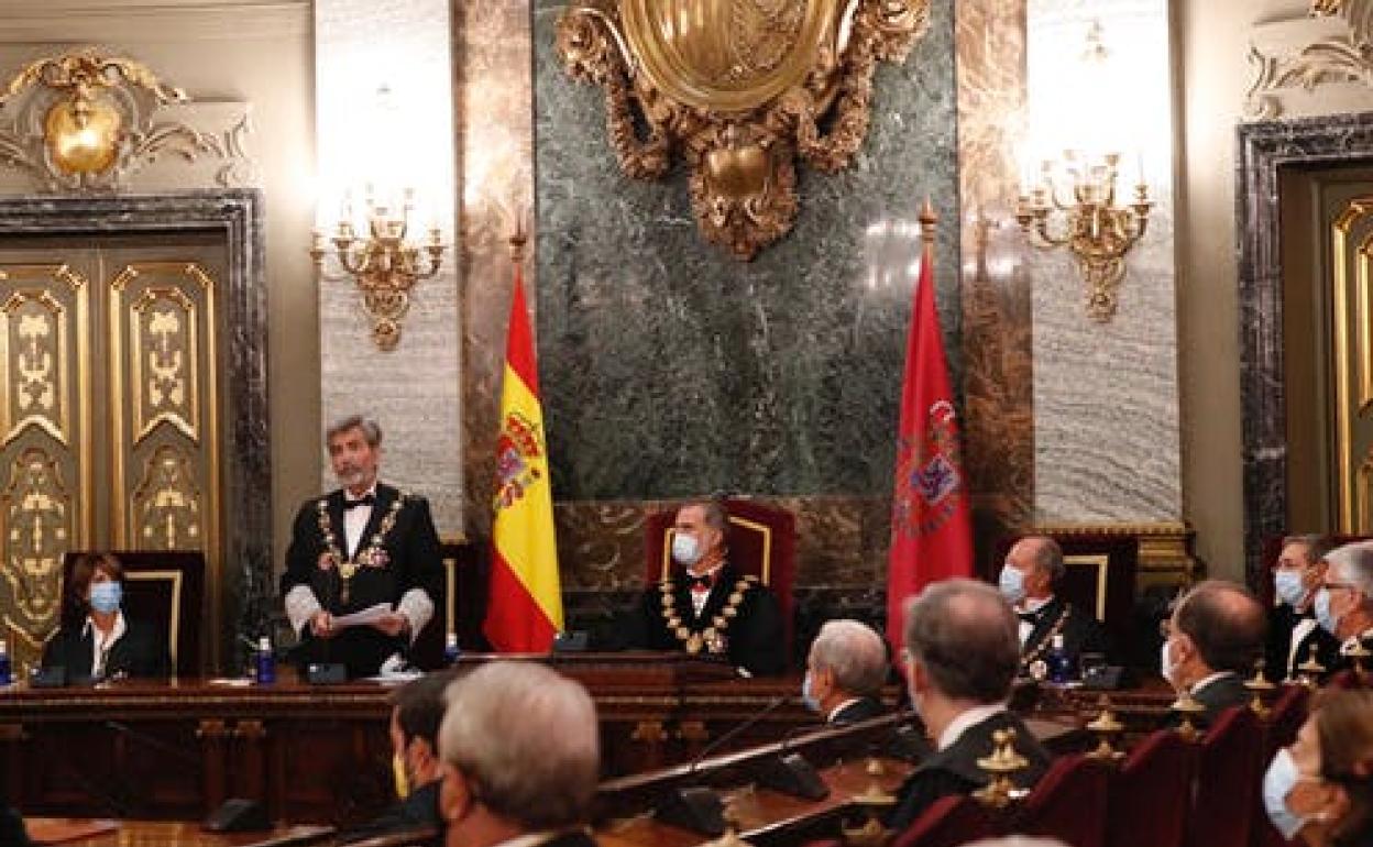 Intervención del presidente del Tribunal Supremo y del Consejo General del Poder Judicial, Carlos Lesmes, durante el acto de apertura del Año Judicial 2020-21, en presencia del rey Felipe VI, la fiscal general del Estado, Dolores Delgado y el ministro de Justicia Juan Carlos Campo, el 7 de septiembre de 2020. 