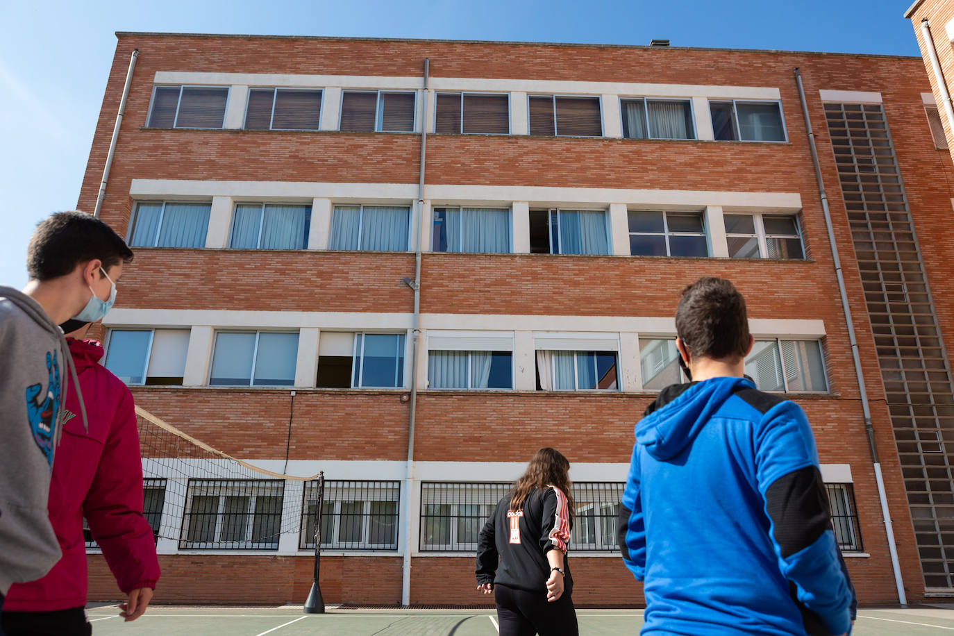 Crece la preocupación por la ventilación en los colegios riojanos por la amenaza de las diminutas gotitas de coronavirus en forma de aerosol