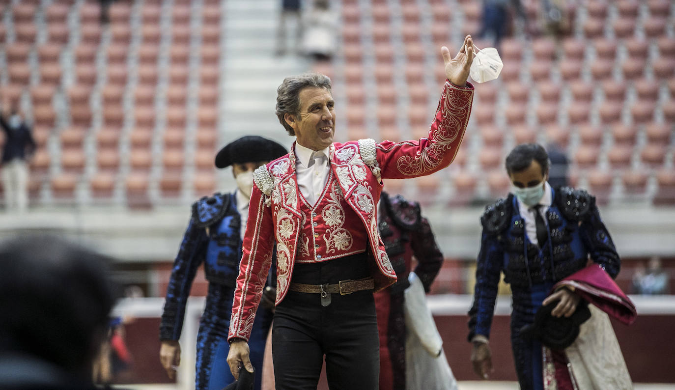 La plaza de toros de Logroño ha acogido la primera corrida de la Gira de la Reconstrucción en la capital riojana