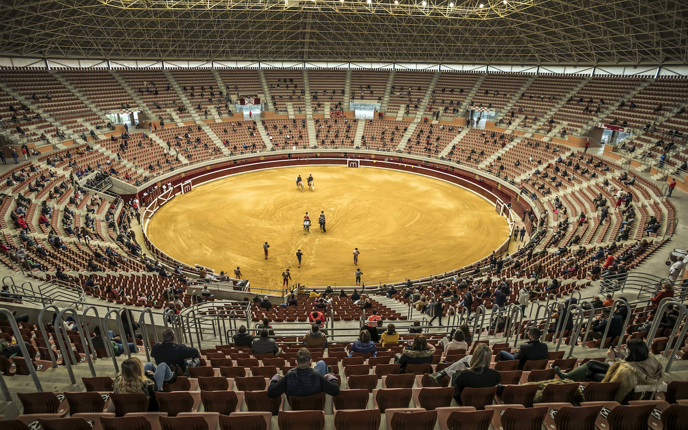 La plaza de toros de Logroño ha acogido la primera corrida de la Gira de la Reconstrucción en la capital riojana