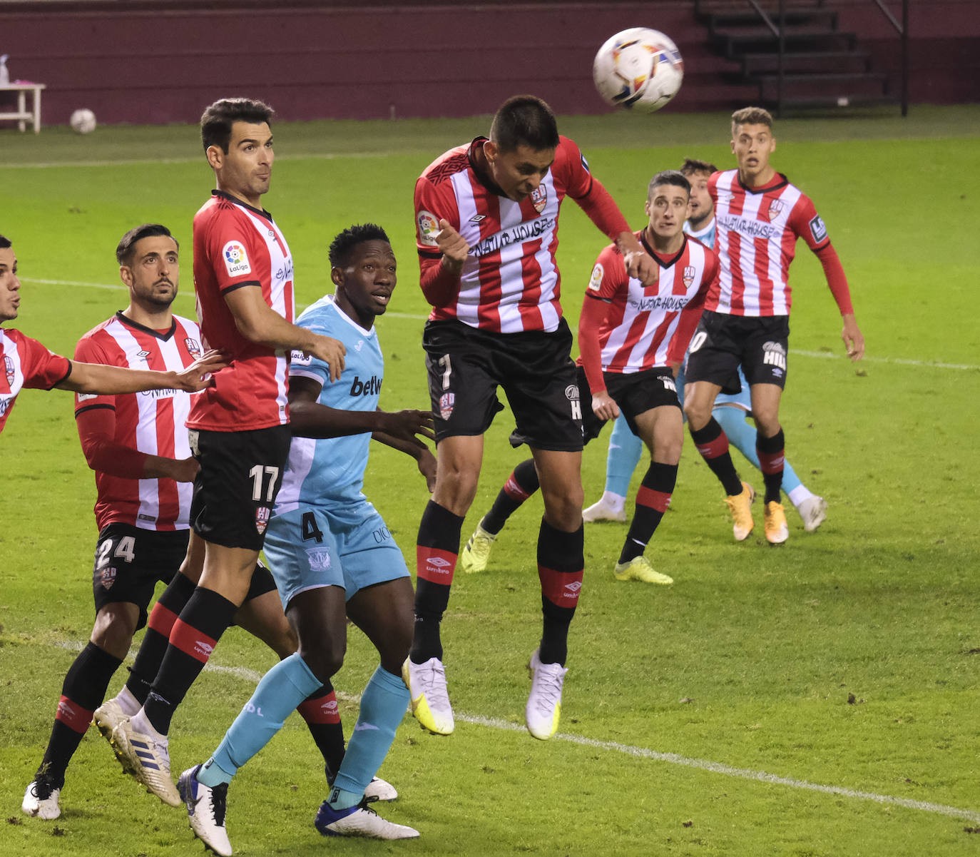 Los blanquirrojos han caído en Las Gaunas por culpa de un gol de Borja Bastón en el minuto 30