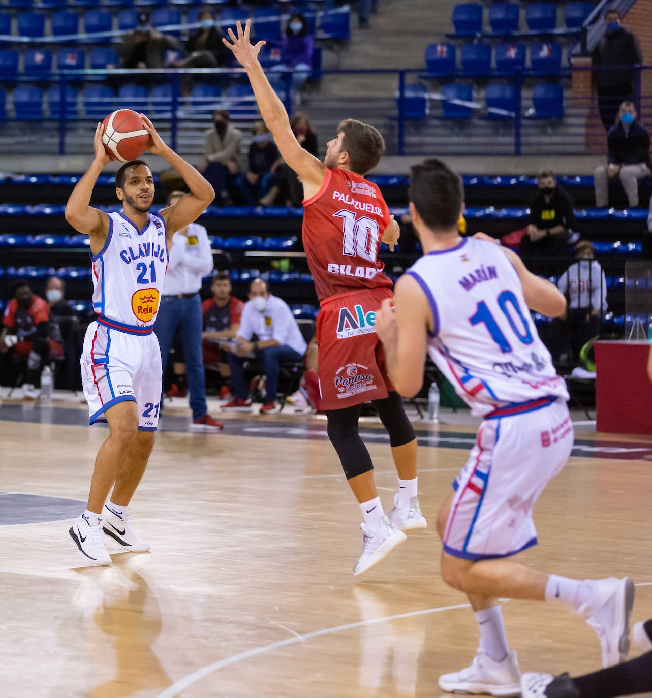 Los riojanos sucumbieron en el tramo final del duelo