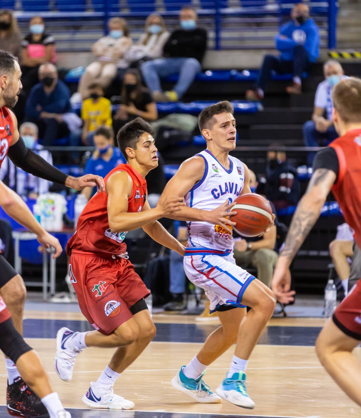 Los riojanos sucumbieron en el tramo final del duelo