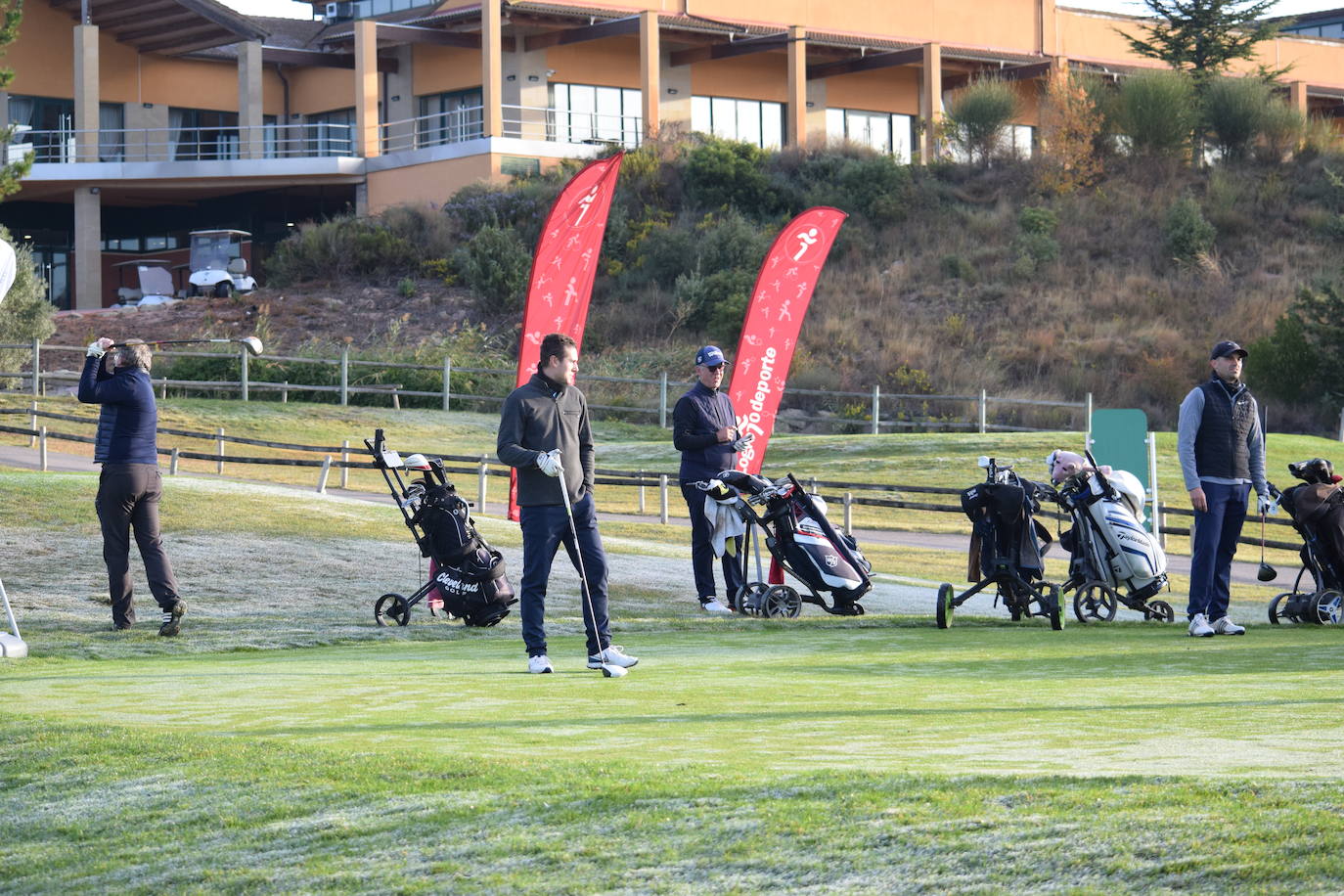 Los participantes en el Torneo de Golf Carlos Moro disfrutaron de un gran día de juego El Campo de Logroño.