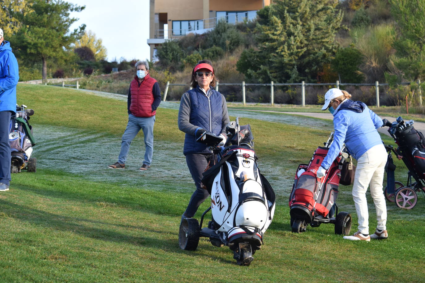 Los participantes en el Torneo de Golf Carlos Moro disfrutaron de un gran día de juego El Campo de Logroño.