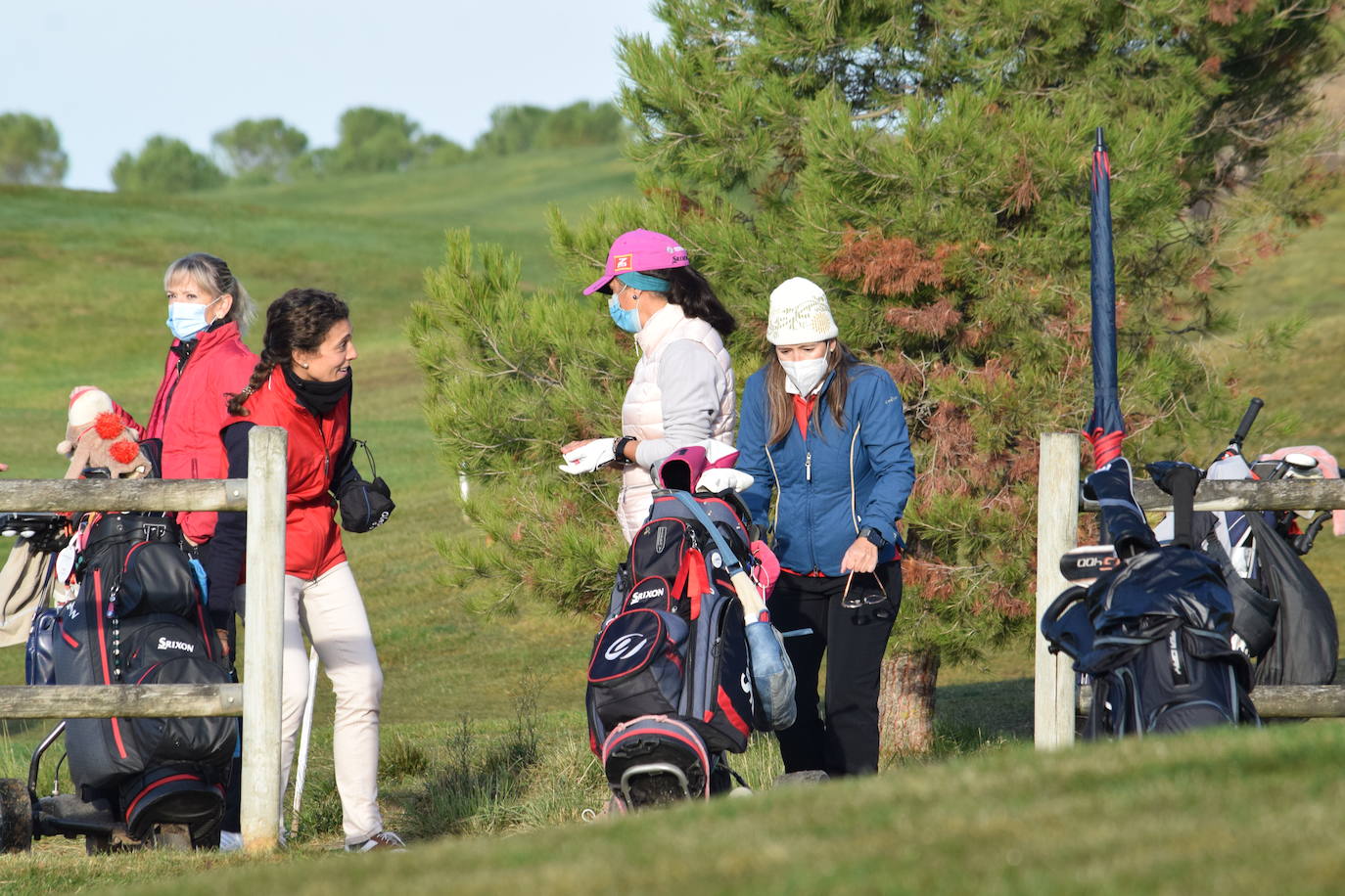 Los participantes en el Torneo de Golf Carlos Moro disfrutaron de un gran día de juego El Campo de Logroño.