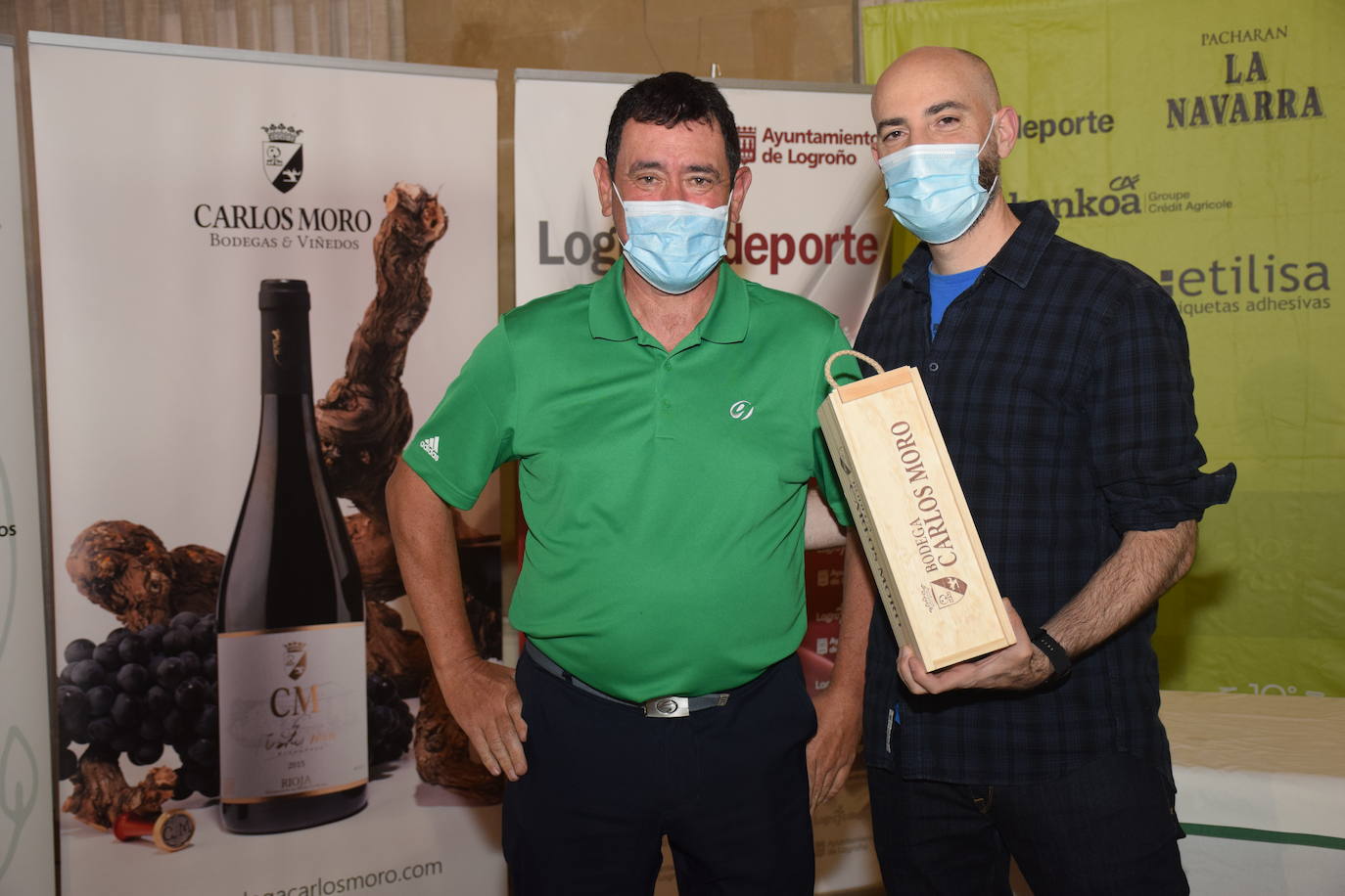 Los ganadores del Torneo de Bodegas Carlos Moro, de la Liga de Golf y Vino, recibieron sus premios.