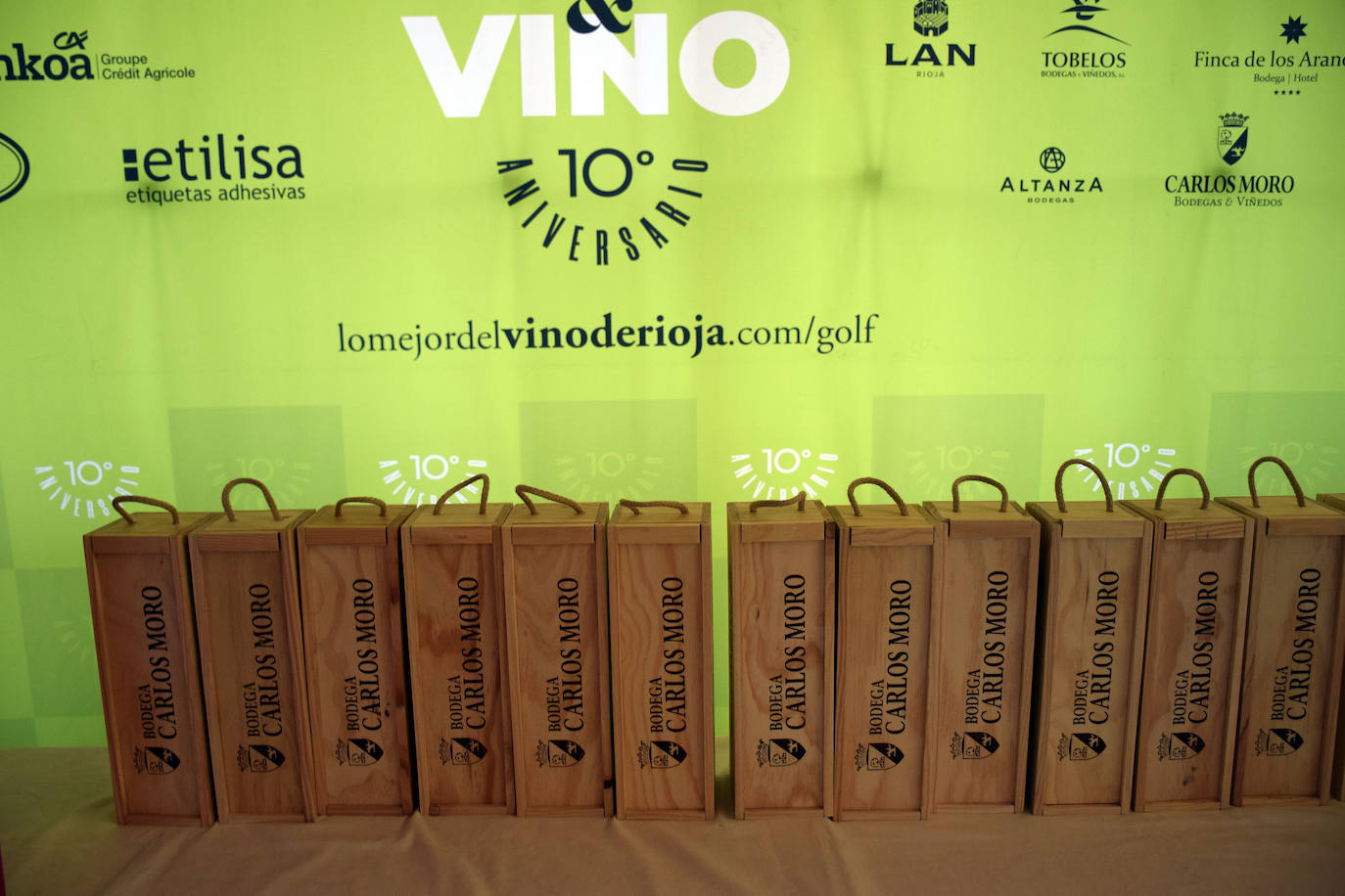 Los ganadores del Torneo de Bodegas Carlos Moro, de la Liga de Golf y Vino, recibieron sus premios.