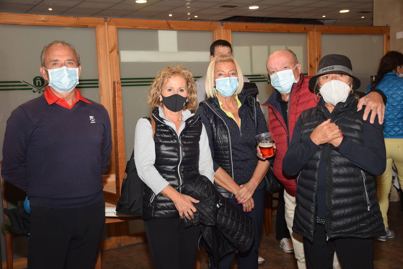 Los ganadores del Torneo de Bodegas Carlos Moro, de la Liga de Golf y Vino, recibieron sus premios.