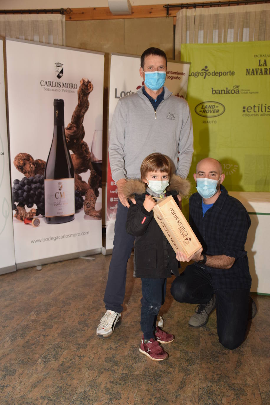 Los ganadores del Torneo de Bodegas Carlos Moro, de la Liga de Golf y Vino, recibieron sus premios.